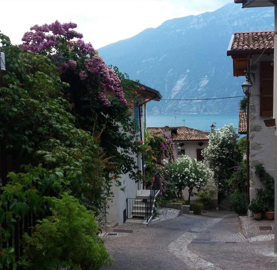 Alice Nel Paese Delle Meraviglie Gavardo Buitenkant foto